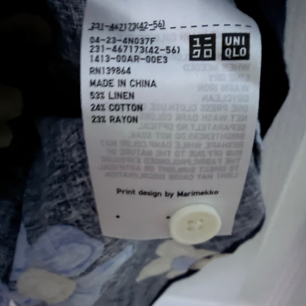 Marimekko x Uniqlo Blue and White Floral Button Down Shirt - Picture 6 of 9